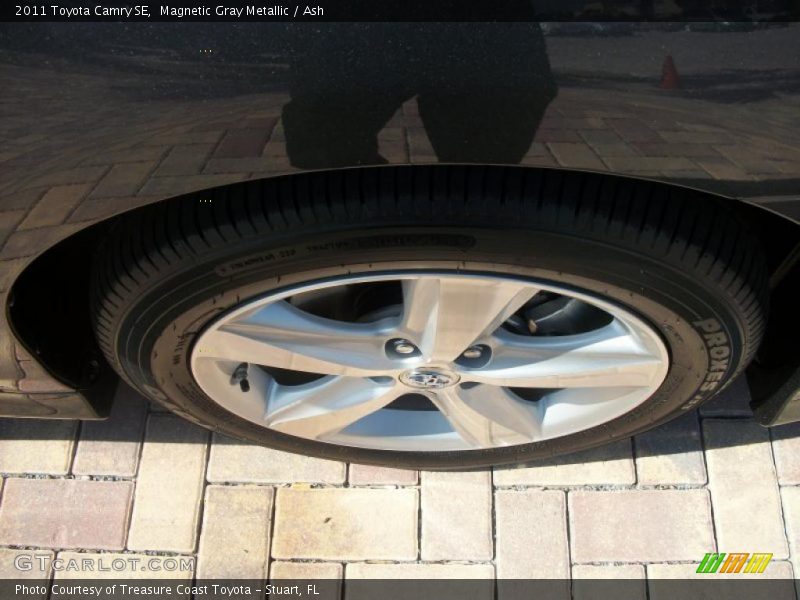 Magnetic Gray Metallic / Ash 2011 Toyota Camry SE