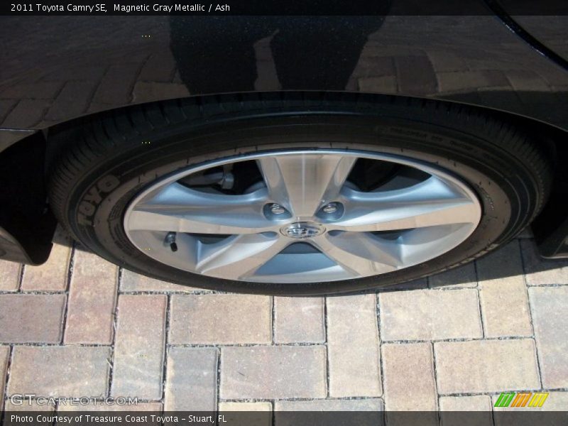 Magnetic Gray Metallic / Ash 2011 Toyota Camry SE