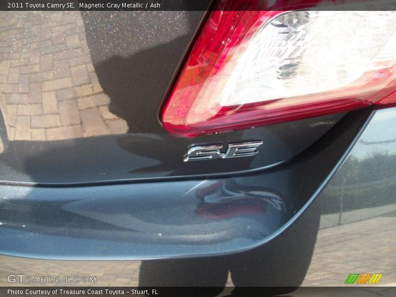 Magnetic Gray Metallic / Ash 2011 Toyota Camry SE