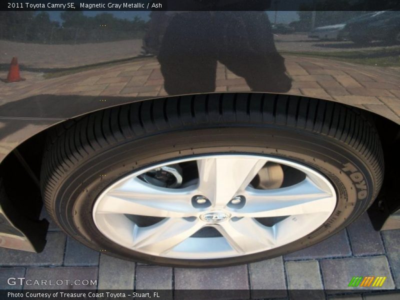 Magnetic Gray Metallic / Ash 2011 Toyota Camry SE