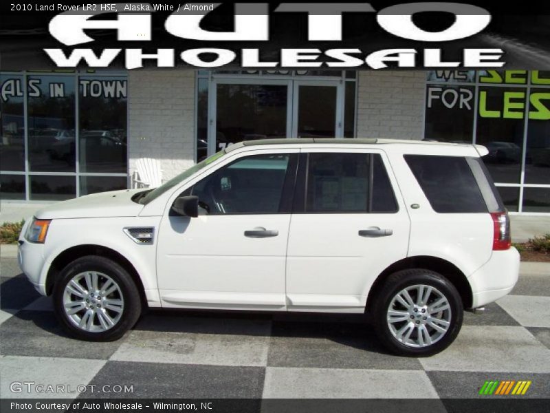 Alaska White / Almond 2010 Land Rover LR2 HSE