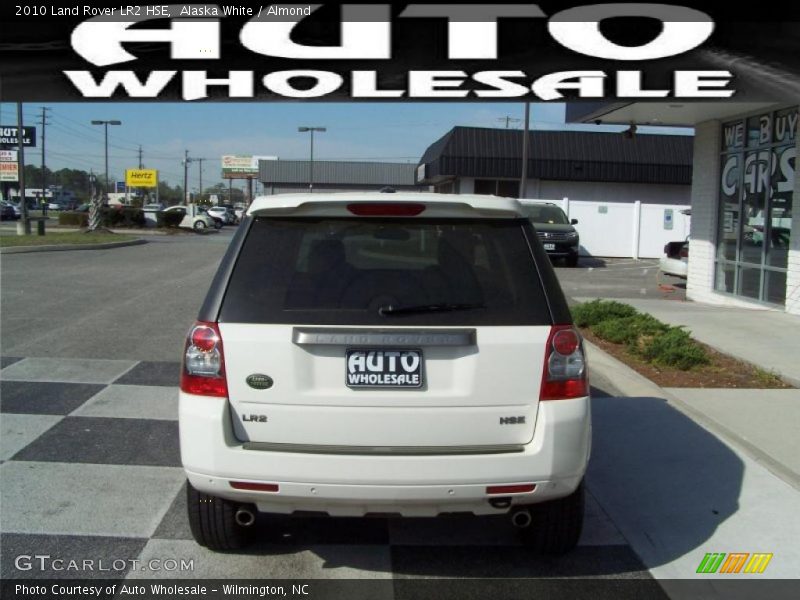 Alaska White / Almond 2010 Land Rover LR2 HSE