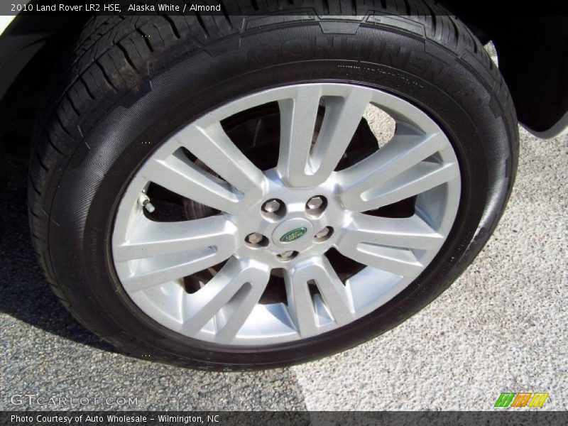 Alaska White / Almond 2010 Land Rover LR2 HSE