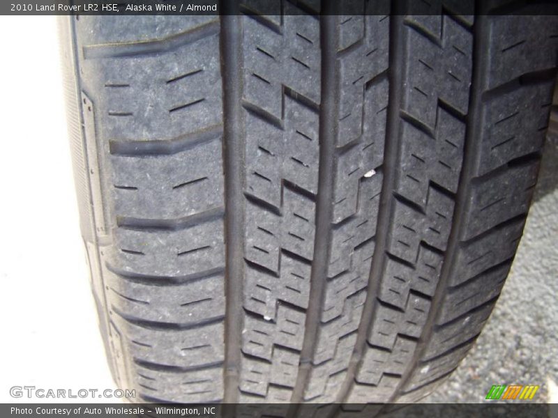 Alaska White / Almond 2010 Land Rover LR2 HSE