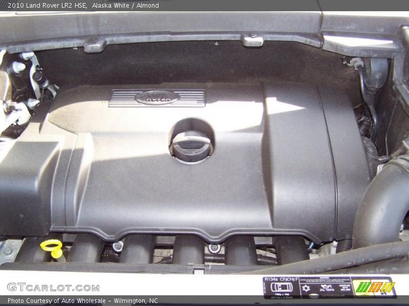 Alaska White / Almond 2010 Land Rover LR2 HSE