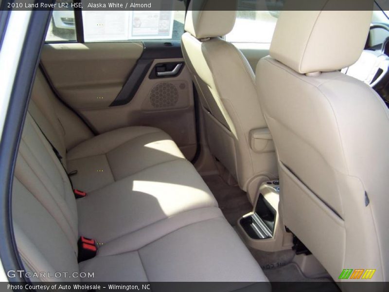 Alaska White / Almond 2010 Land Rover LR2 HSE