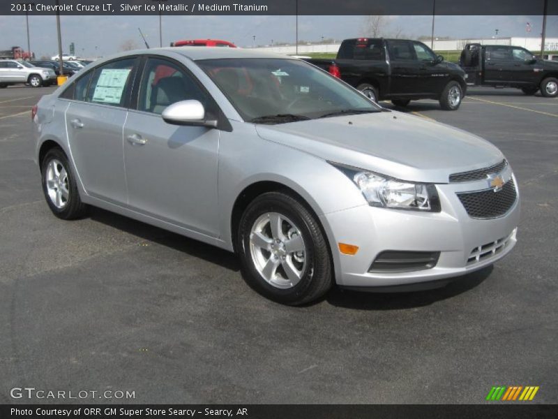 Front 3/4 View of 2011 Cruze LT