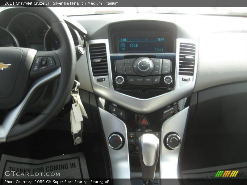 Silver Ice Metallic / Medium Titanium 2011 Chevrolet Cruze LT