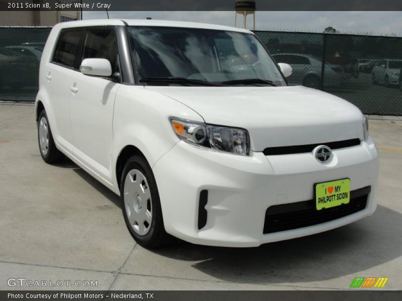 Super White / Gray 2011 Scion xB