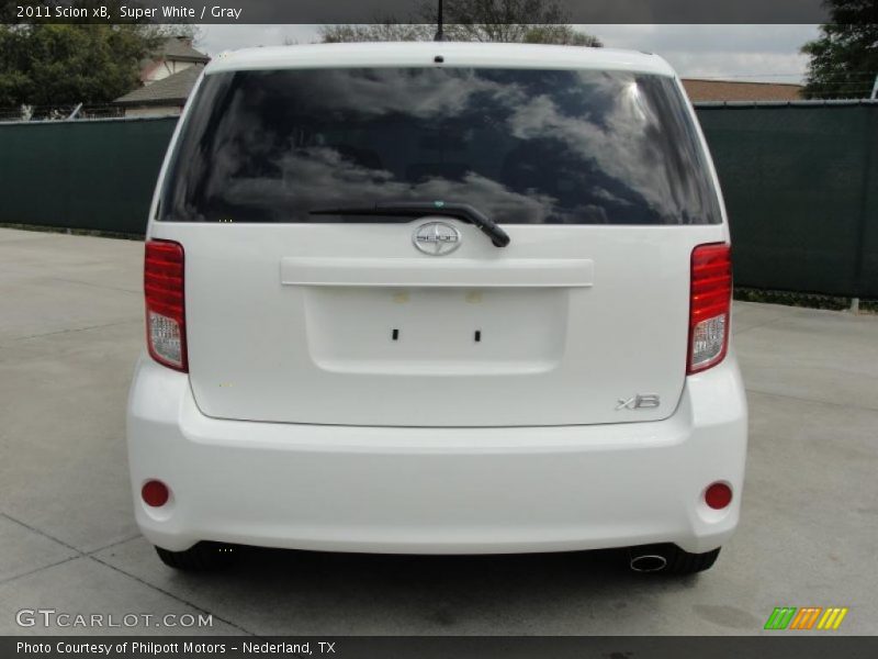 Super White / Gray 2011 Scion xB