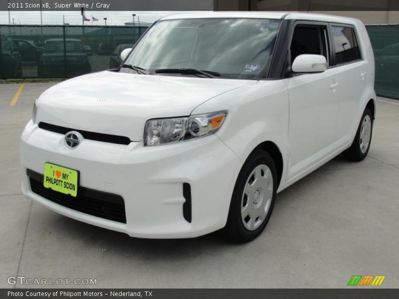 Super White / Gray 2011 Scion xB
