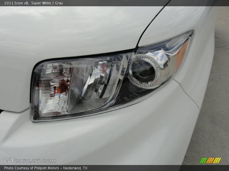 Super White / Gray 2011 Scion xB