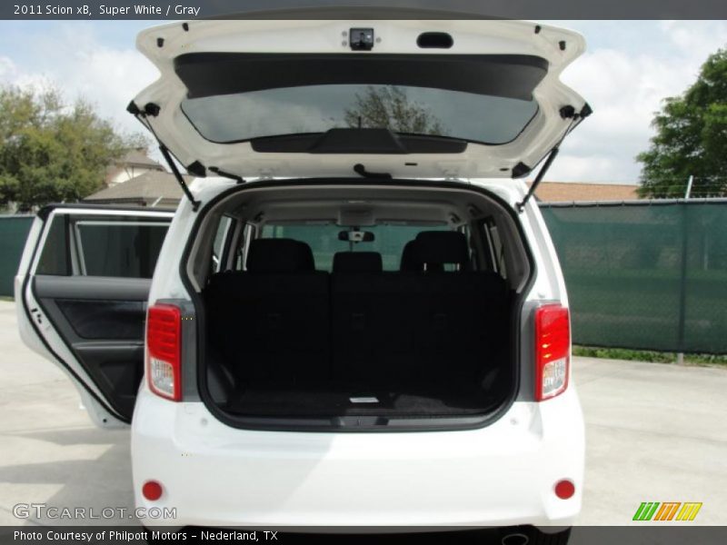 Super White / Gray 2011 Scion xB