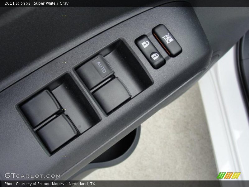 Super White / Gray 2011 Scion xB