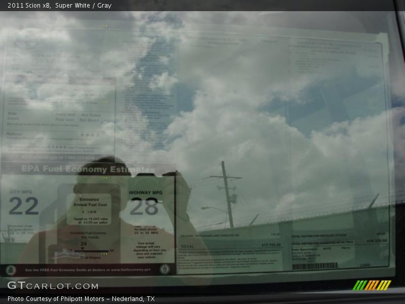 Super White / Gray 2011 Scion xB