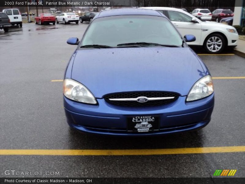 Patriot Blue Metallic / Dark Charcoal 2003 Ford Taurus SE
