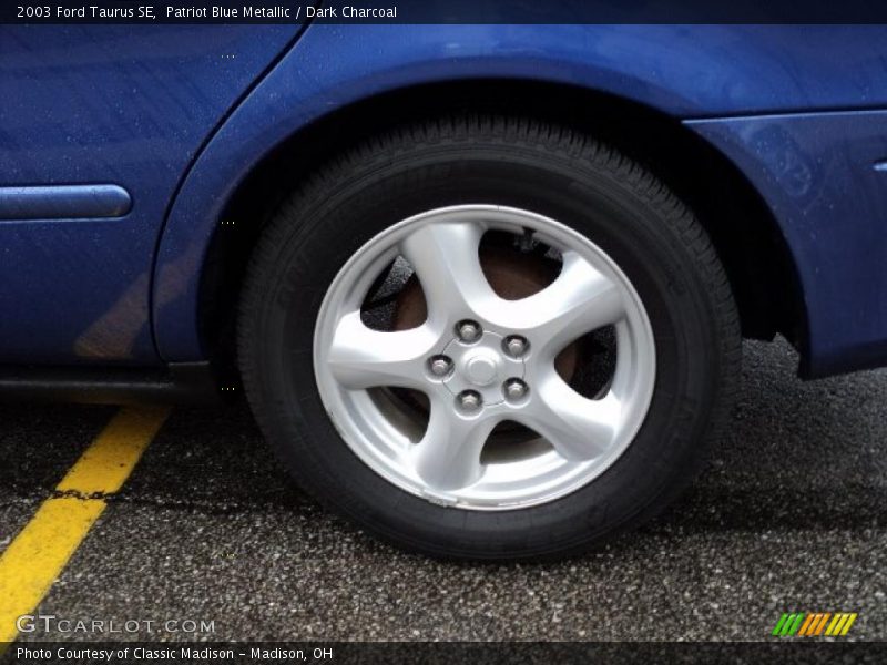 Patriot Blue Metallic / Dark Charcoal 2003 Ford Taurus SE