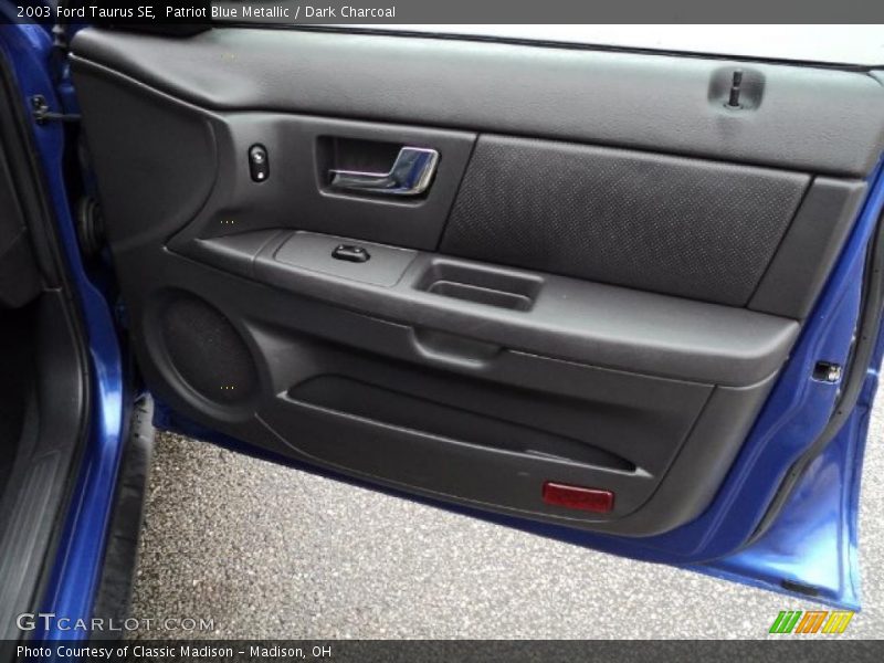 Patriot Blue Metallic / Dark Charcoal 2003 Ford Taurus SE