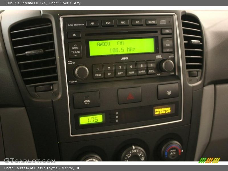 Bright Silver / Gray 2009 Kia Sorento LX 4x4