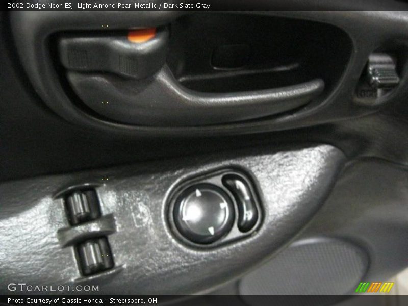 Light Almond Pearl Metallic / Dark Slate Gray 2002 Dodge Neon ES