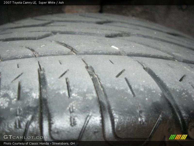 Super White / Ash 2007 Toyota Camry LE