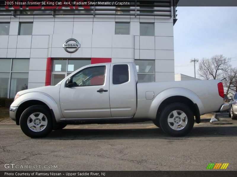 Radiant Silver Metallic / Graphite 2005 Nissan Frontier SE King Cab 4x4