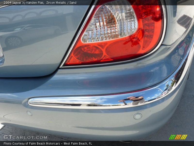 Zircon Metallic / Sand 2004 Jaguar XJ Vanden Plas