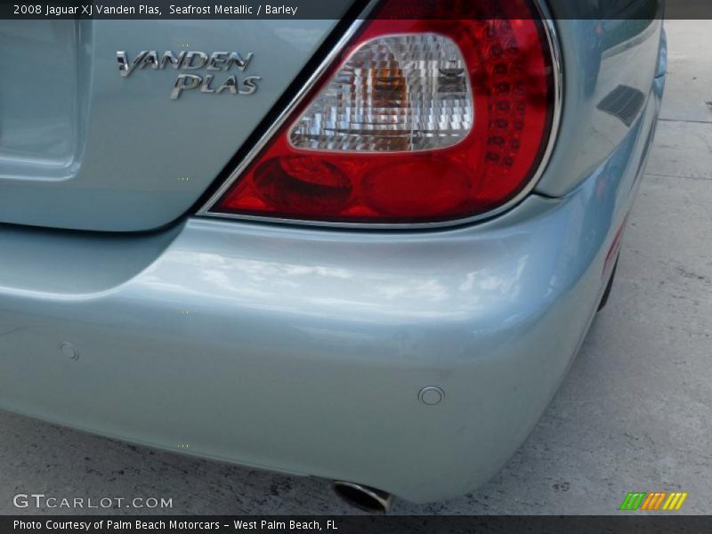 Seafrost Metallic / Barley 2008 Jaguar XJ Vanden Plas