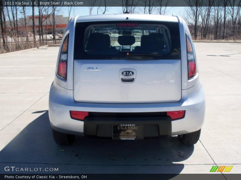 Bright Silver / Black Cloth 2011 Kia Soul 1.6