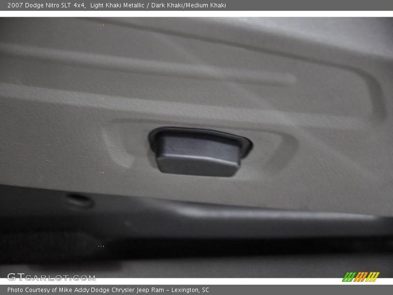 Light Khaki Metallic / Dark Khaki/Medium Khaki 2007 Dodge Nitro SLT 4x4