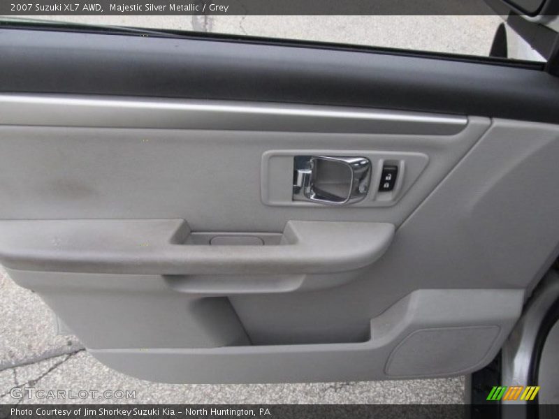 Majestic Silver Metallic / Grey 2007 Suzuki XL7 AWD
