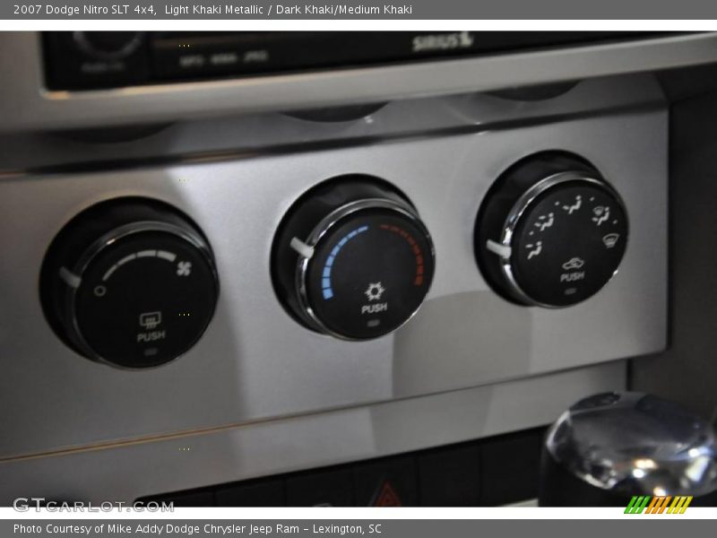 Light Khaki Metallic / Dark Khaki/Medium Khaki 2007 Dodge Nitro SLT 4x4