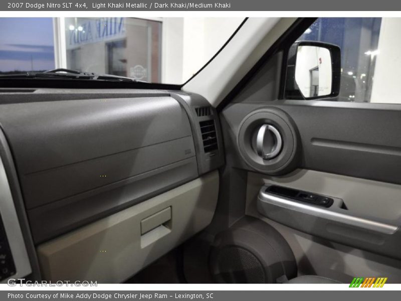 Light Khaki Metallic / Dark Khaki/Medium Khaki 2007 Dodge Nitro SLT 4x4