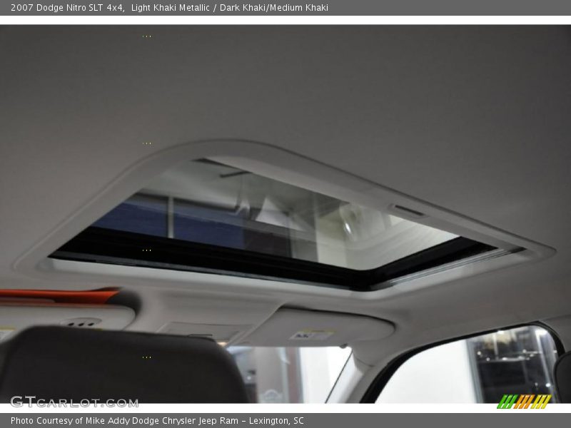 Light Khaki Metallic / Dark Khaki/Medium Khaki 2007 Dodge Nitro SLT 4x4