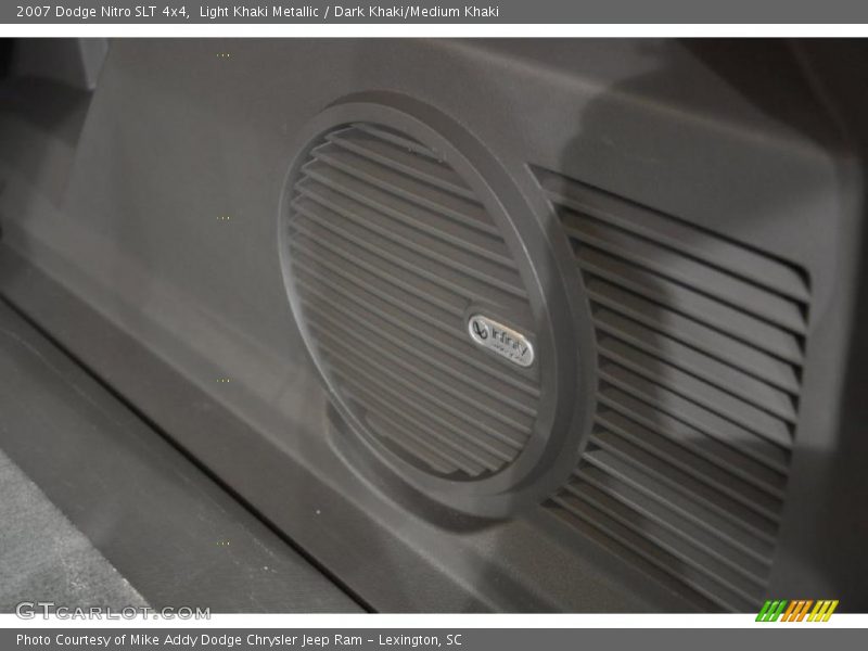 Light Khaki Metallic / Dark Khaki/Medium Khaki 2007 Dodge Nitro SLT 4x4