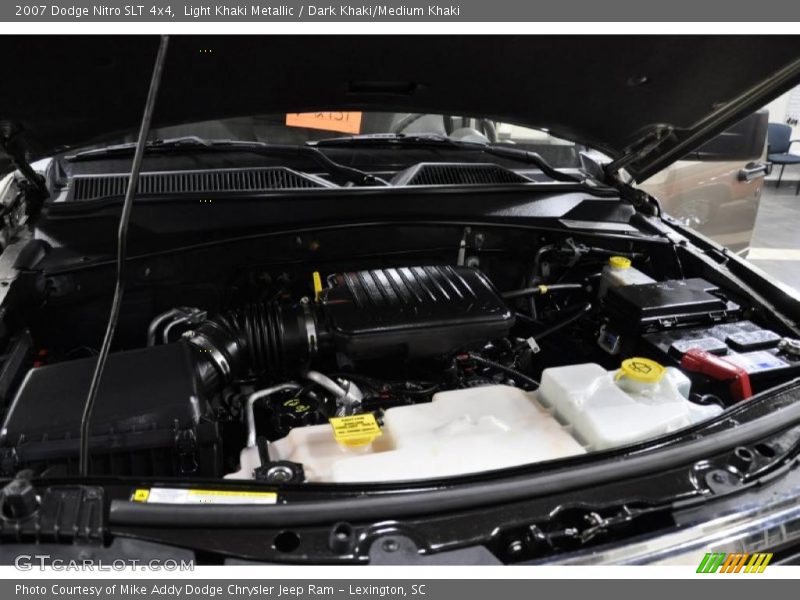 Light Khaki Metallic / Dark Khaki/Medium Khaki 2007 Dodge Nitro SLT 4x4