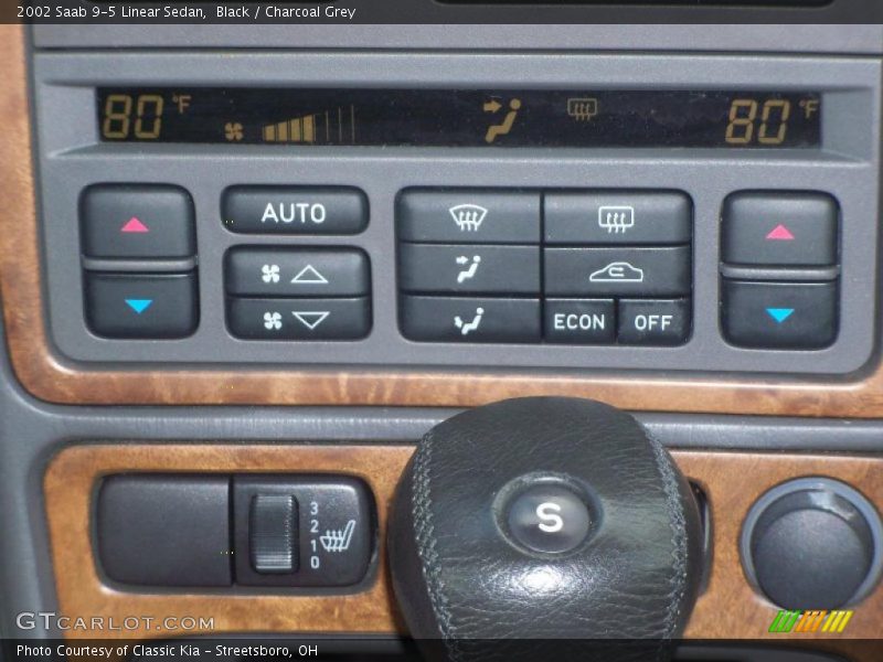 Controls of 2002 9-5 Linear Sedan