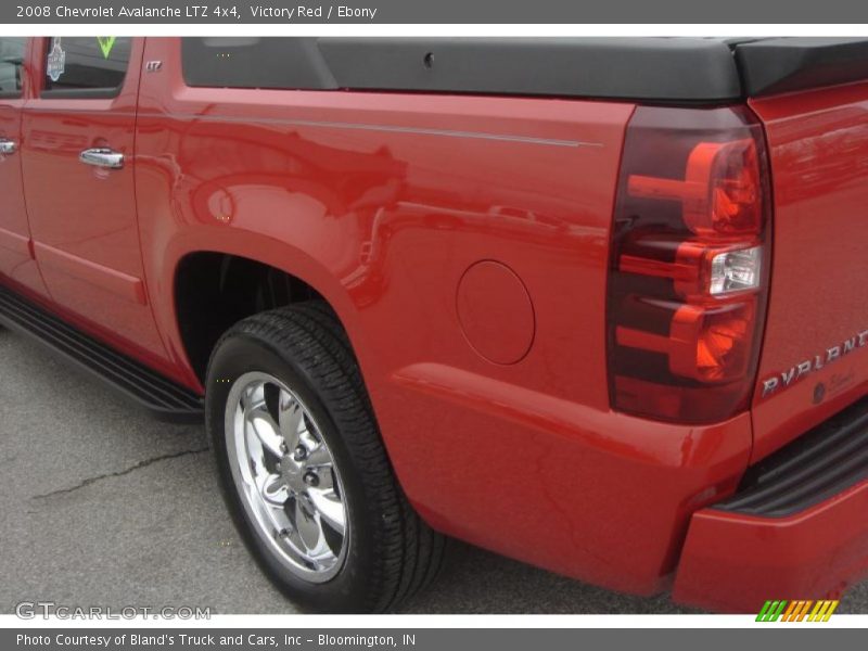 Victory Red / Ebony 2008 Chevrolet Avalanche LTZ 4x4