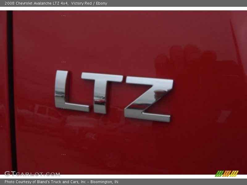 Victory Red / Ebony 2008 Chevrolet Avalanche LTZ 4x4