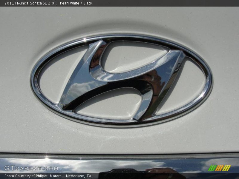  2011 Sonata SE 2.0T Logo