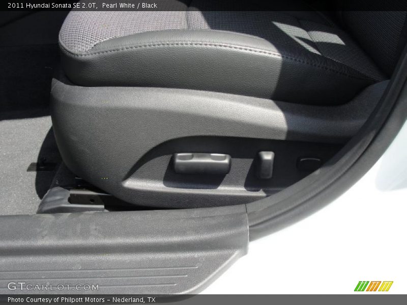 Pearl White / Black 2011 Hyundai Sonata SE 2.0T