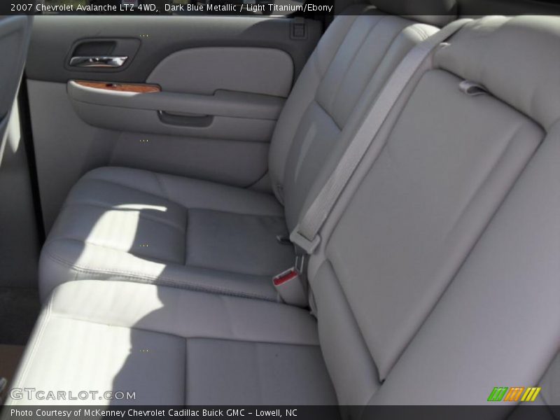 Dark Blue Metallic / Light Titanium/Ebony 2007 Chevrolet Avalanche LTZ 4WD
