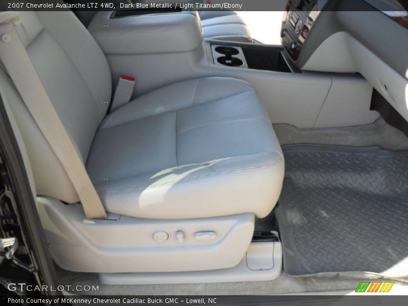 Dark Blue Metallic / Light Titanium/Ebony 2007 Chevrolet Avalanche LTZ 4WD