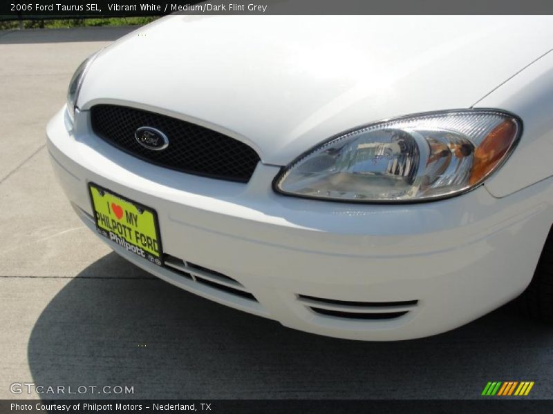 Vibrant White / Medium/Dark Flint Grey 2006 Ford Taurus SEL