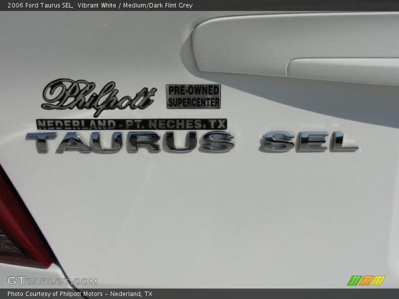 Vibrant White / Medium/Dark Flint Grey 2006 Ford Taurus SEL
