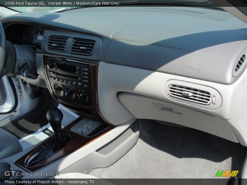 Vibrant White / Medium/Dark Flint Grey 2006 Ford Taurus SEL