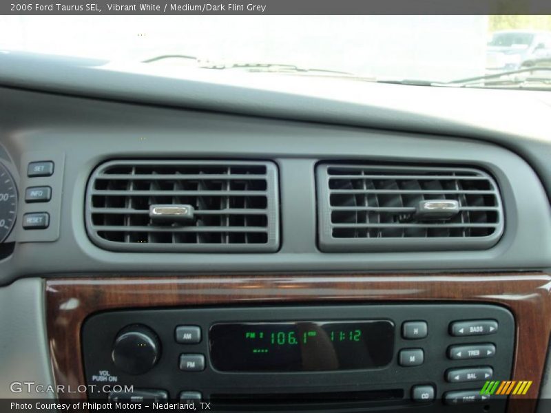 Vibrant White / Medium/Dark Flint Grey 2006 Ford Taurus SEL