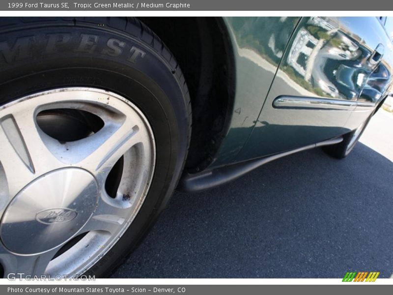 Tropic Green Metallic / Medium Graphite 1999 Ford Taurus SE