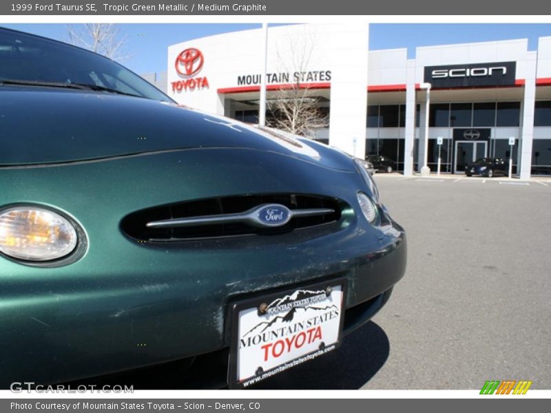 Tropic Green Metallic / Medium Graphite 1999 Ford Taurus SE