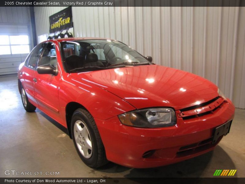 Victory Red / Graphite Gray 2005 Chevrolet Cavalier Sedan